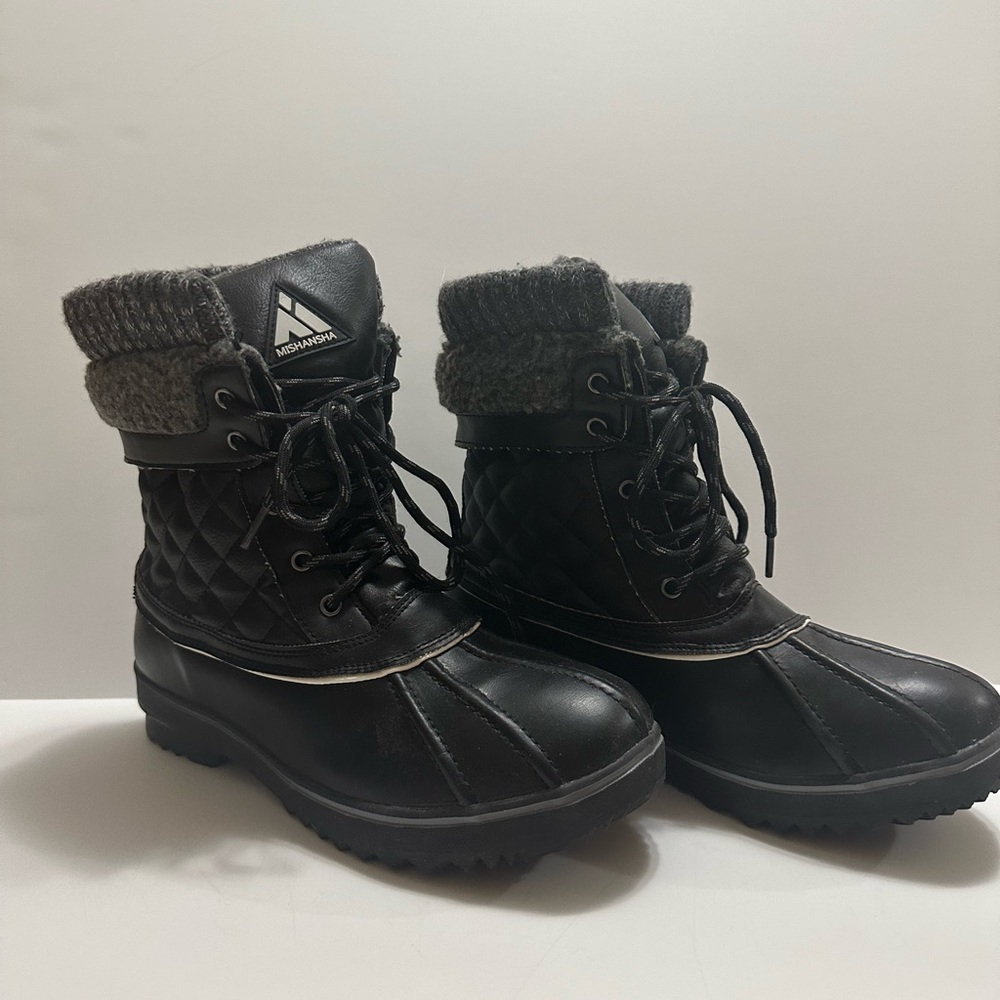 Snow boots